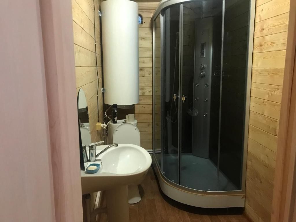 Четырехместный (Четырехместный номер эконом-класса с общей ванной комнатой) мини-гостиницы TourBase TRAM House, Архыз