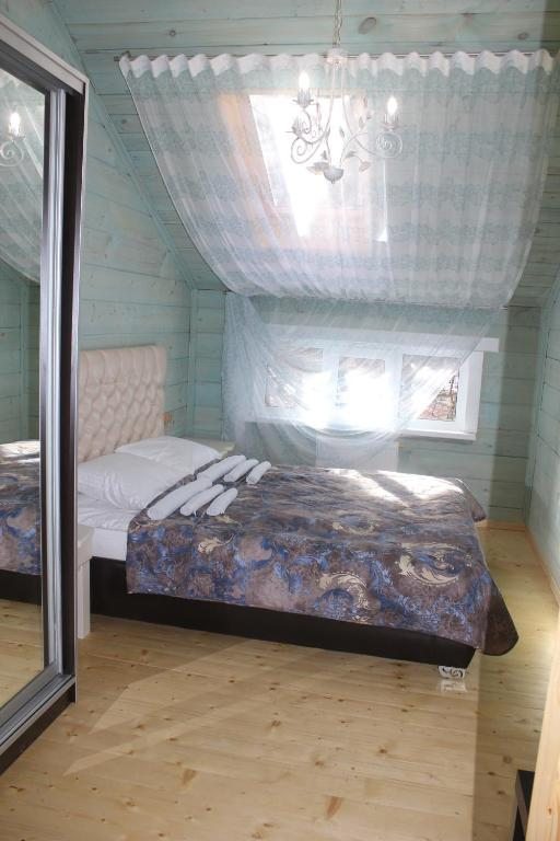Двухместный (Номер с 1 кроватью и общей ванной комнатой) гостевого дома Архыз Резорт