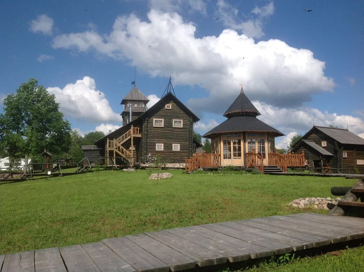 Частный сектор Великих Луков, Псковская область с детской площадкой - цены  2024, фото, отзывы