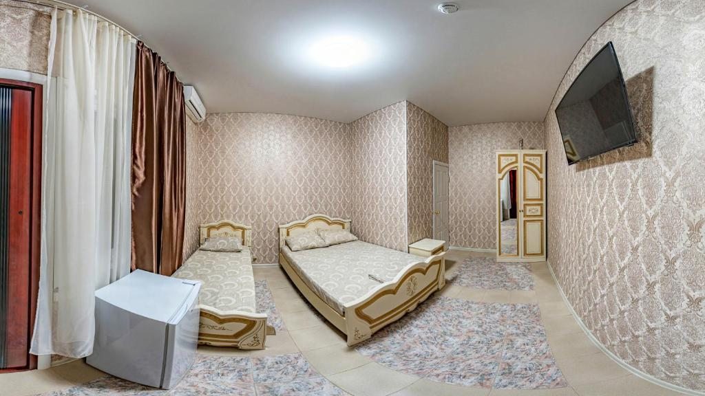 Трехместный (Улучшенный трехместный номер) гостевого дома Радуга на Речной, Лазаревское