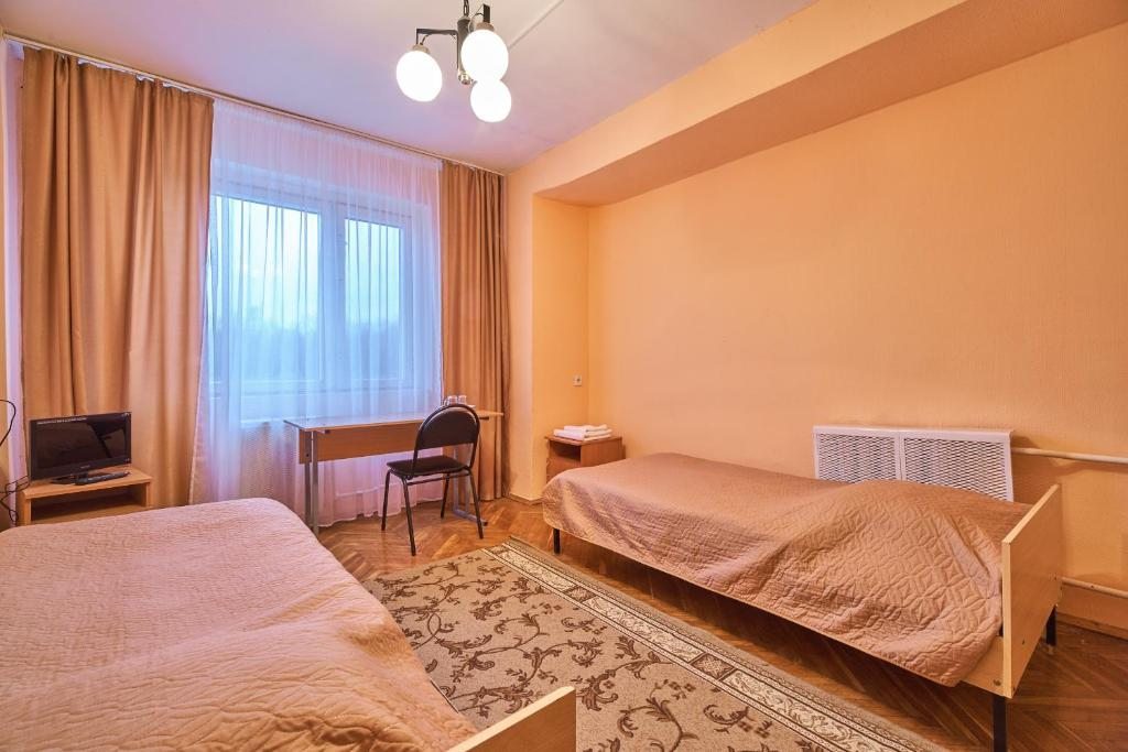 Двухместный (Стандартный двухместный номер с 2 двуспальными кроватями) отеля Менделеево, Зеленоград