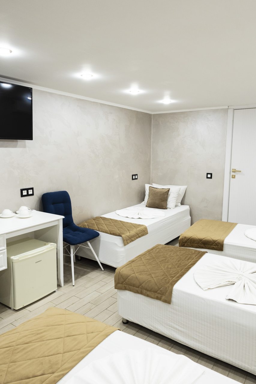 Пятиместный (Пятиместный 100), Гостиница М2