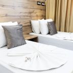 Трехместный (Трехместный 212), Гостиница М2