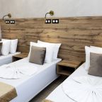 Трехместный (Трехместный 212), Гостиница М2