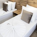 Трехместный (Трехместный 212), Гостиница М2