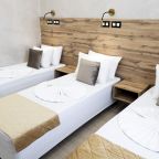 Трехместный (Трехместный 212), Гостиница М2