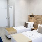 Трехместный (Трехместный 212), Гостиница М2