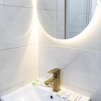 Трехместный (Трехместный 212), Гостиница М2