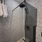 Просторный душ