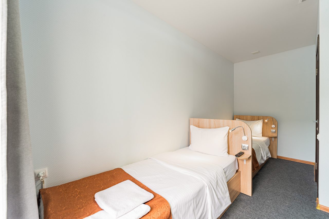 Двухместный (Стандартный номер первой категории с двумя односпальными кроватями) гостиничного комплекса Eagle House Inn, Владивосток