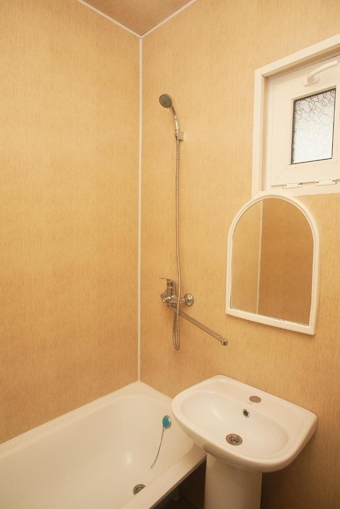 Трехместный (Трехместный номер эконом-класса с общей ванной комнатой) гостевого дома Holiday Park на Мира, Кабардинка