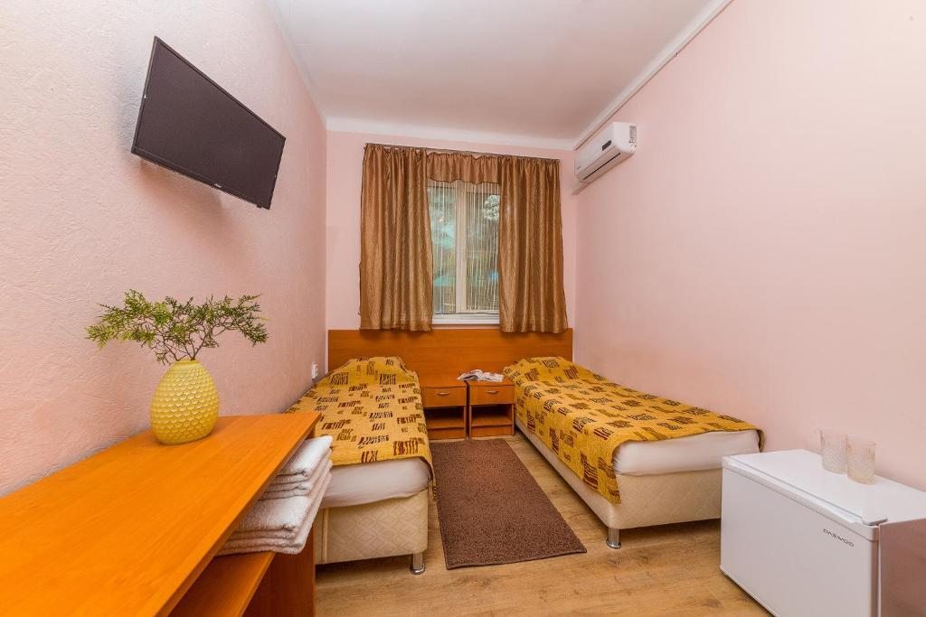 Двухместный (Стандартный двухместный номер с 1 кроватью или 2 отдельными кроватями) гостевого дома Holiday Park на Мира, Кабардинка