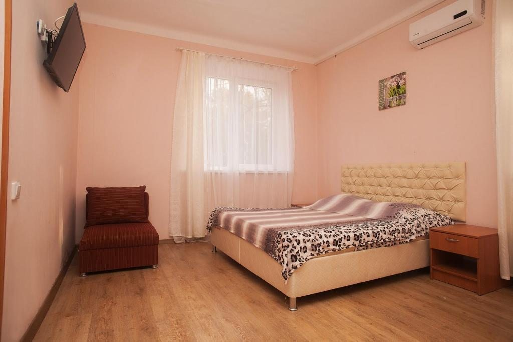Трехместный (Классический трехместный номер) гостевого дома Holiday Park на Мира, Кабардинка