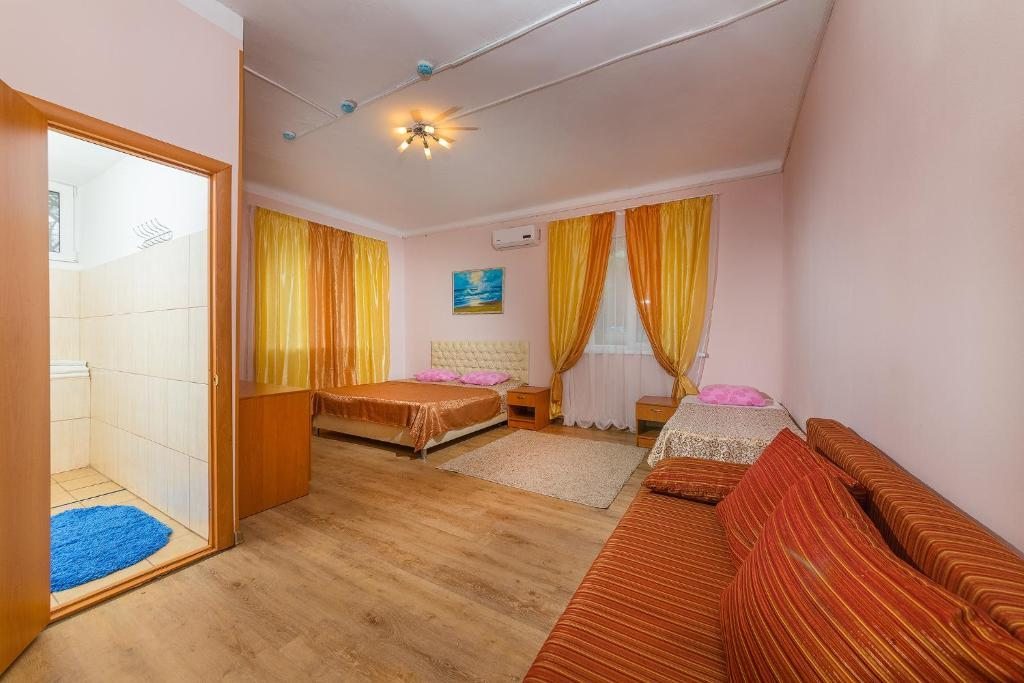 Четырехместный (Классический четырехместный номер) гостевого дома Holiday Park на Мира, Кабардинка