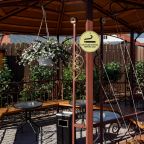 Сад, Гостевой дом Усадьба Веранда