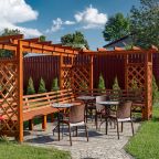 Сад, Гостевой дом Усадьба Веранда