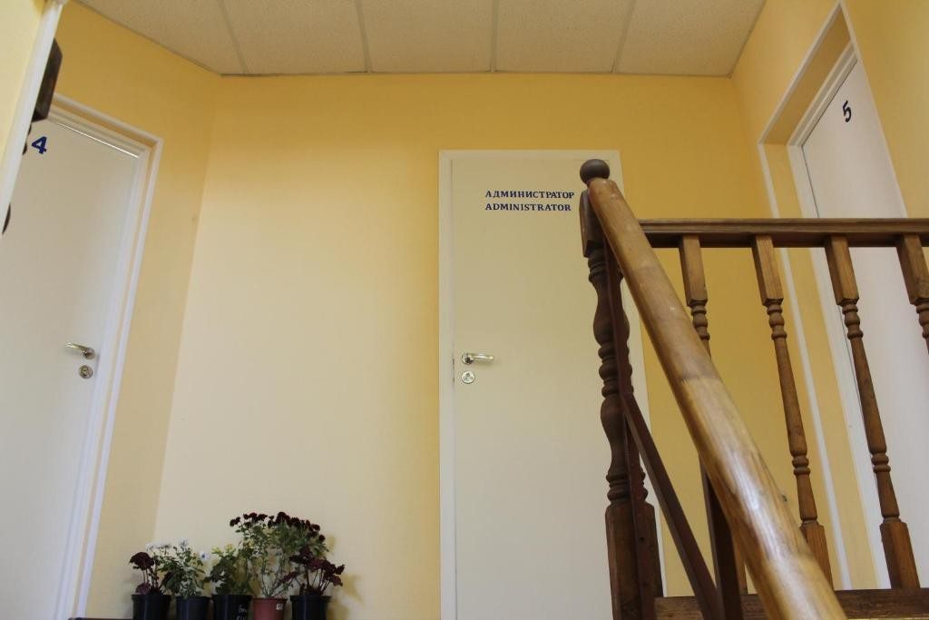 Двухместный (Бюджетный двухместный номер с 2 отдельными кроватями и общей ванной комнатой) хостела Home, Великий Новгород