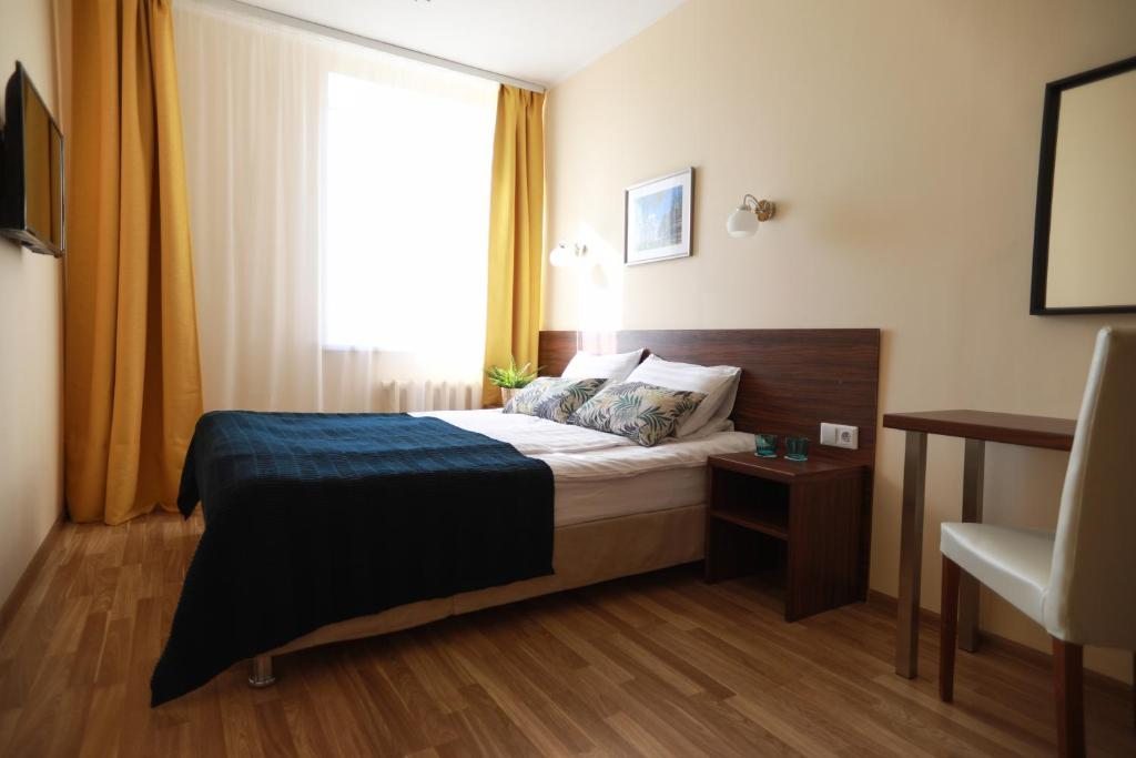 Двухместный (Улучшенный двухместный номер с 1 кроватью или 2 отдельными кроватями) отеля Аист, Великий Новгород