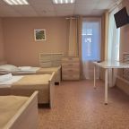 Трехместный номер с раздельными кроватями и общим санузлом