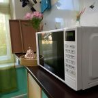 Все для приготовления еды (посуда, плита, микроволновка)