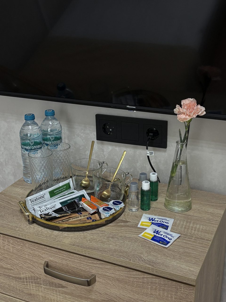 Наличие бутилированной воды, чая, кофе.
