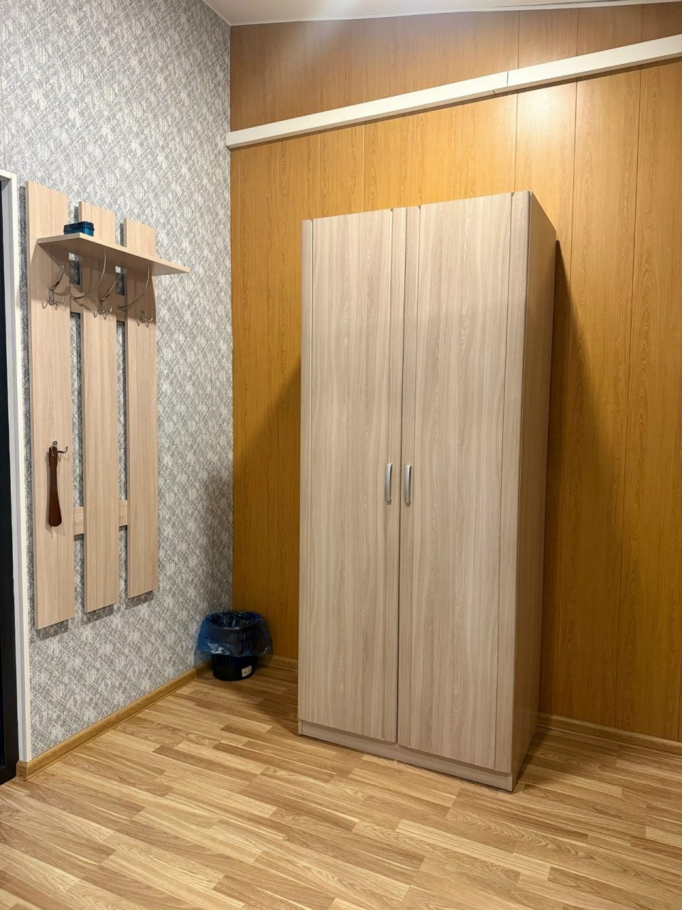 Пятиместный, Отель Веряжский