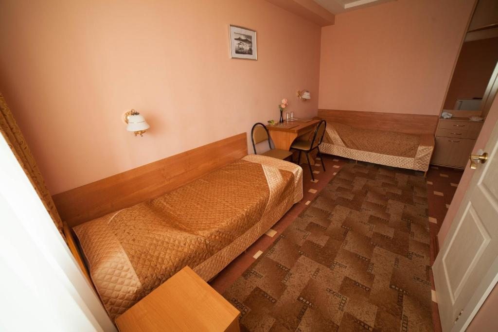Двухместный (Двухместный номер с 2 отдельными кроватями и балконом.) отеля Оазис, Тамбов