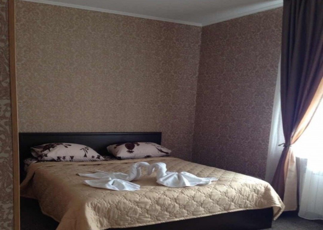 Двухместный (Номер 8. Улучшенный повышенной комфортности. Однокомнатный номер с большой двухспальной кроватью.) гостевого дома Орион, Калининград