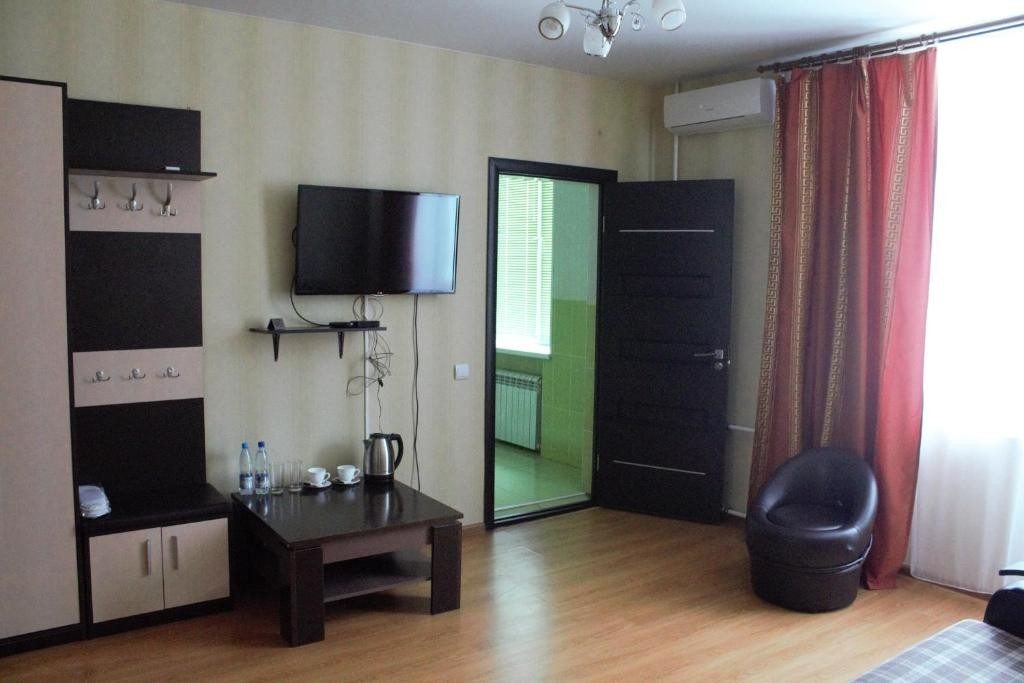 Двухместный (Стандартный номер с 2 односпальными кроватями и диваном) мини-гостиницы Hotel & Cafe Imagine, Тамбов