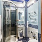 Ванная комната в номере гостиницы Платан 3*, Краснодар