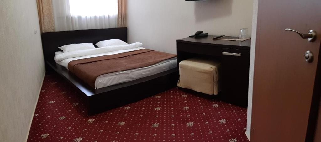 Двухместный (Стандартный двухместный номер с 1 кроватью) отеля Genoff, Краснодар