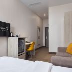 Двухместный (Улучшенный, С кроватью размера "king-size"), Гостиница Golden Tulip Krasnodar