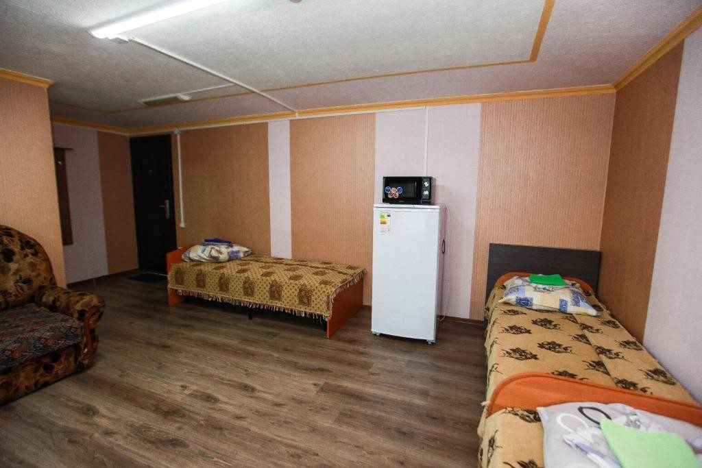 Номер (Кровать в общем четырехместном номере) гостиницы Турист, Стрежевой