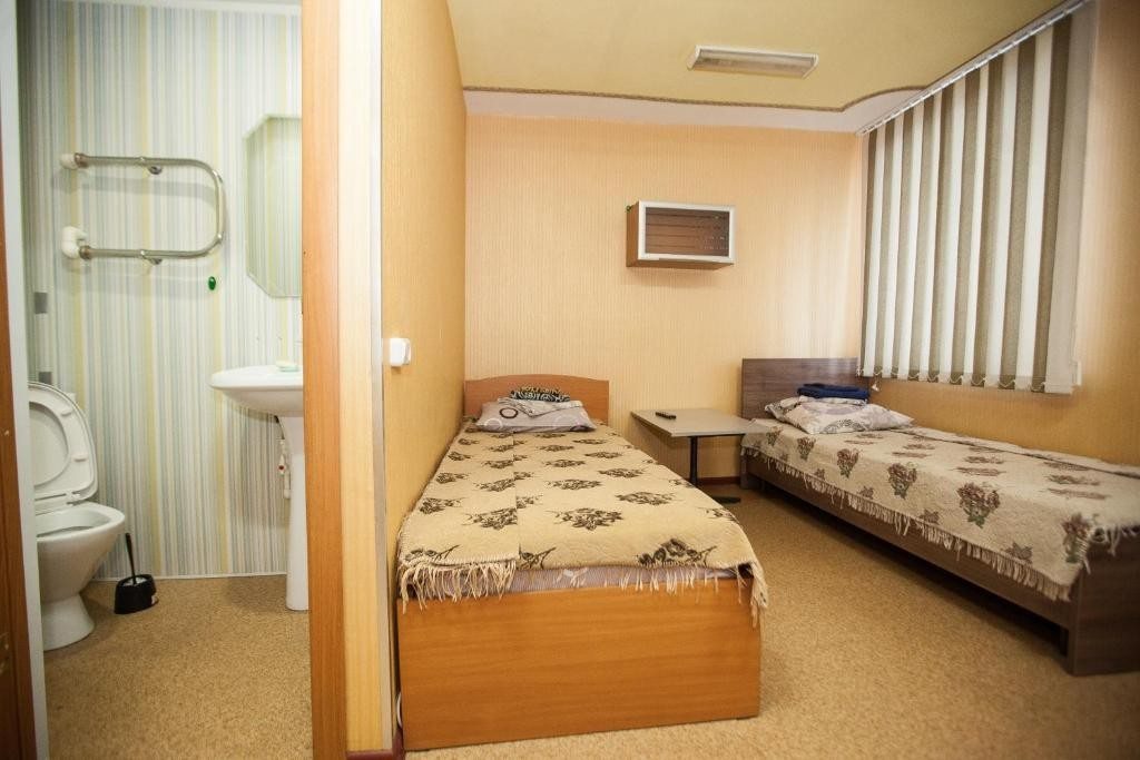 Двухместный (Двухместный номер эконом-класса с 2 отдельными кроватями) гостиницы Турист, Стрежевой