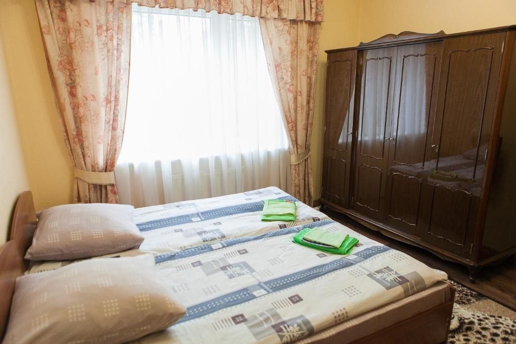 Двухместный (Двухместный номер с 2 отдельными кроватями и общей ванной комнатой) хостела Папа Хаус, Калининград