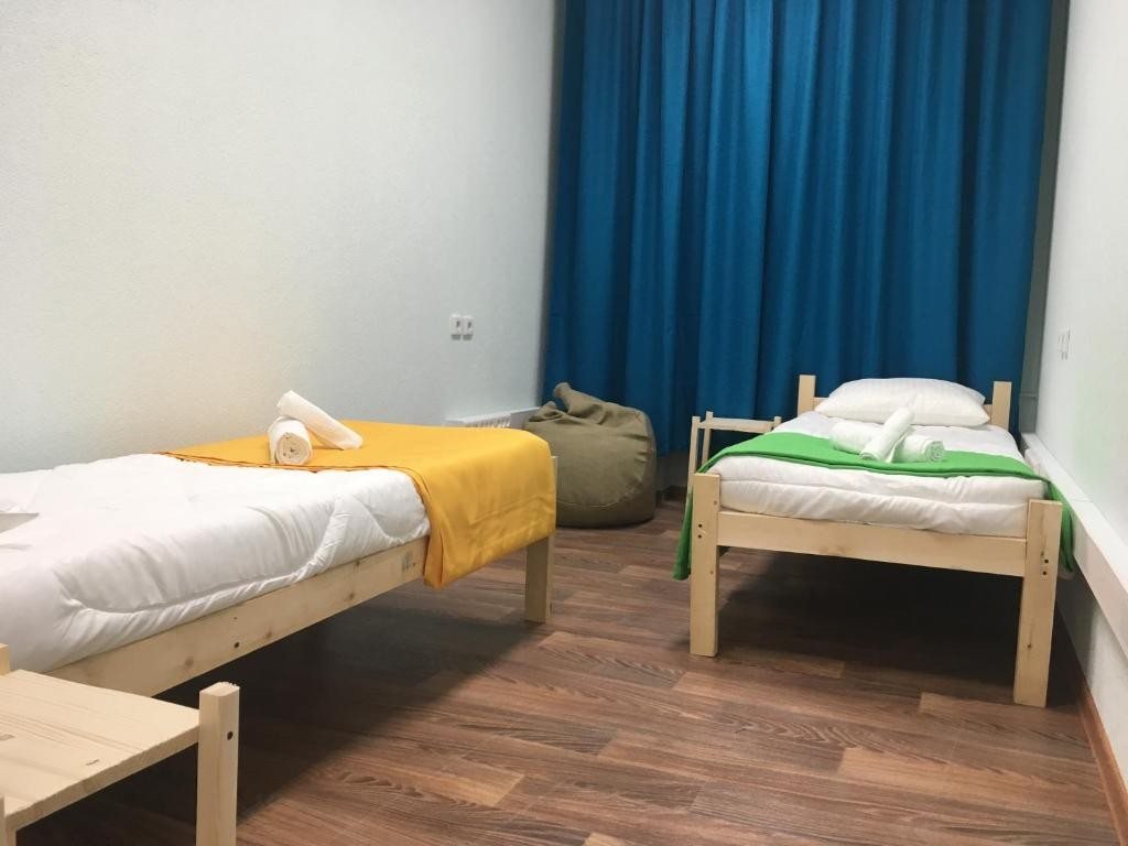 Двухместный (Двухместный номер с 2 отдельными кроватями) хостела Season's, Мурманск