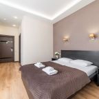 Трехместный (Улучшенный с балконом), Гостевой комплекс с баней ВВЕРХ