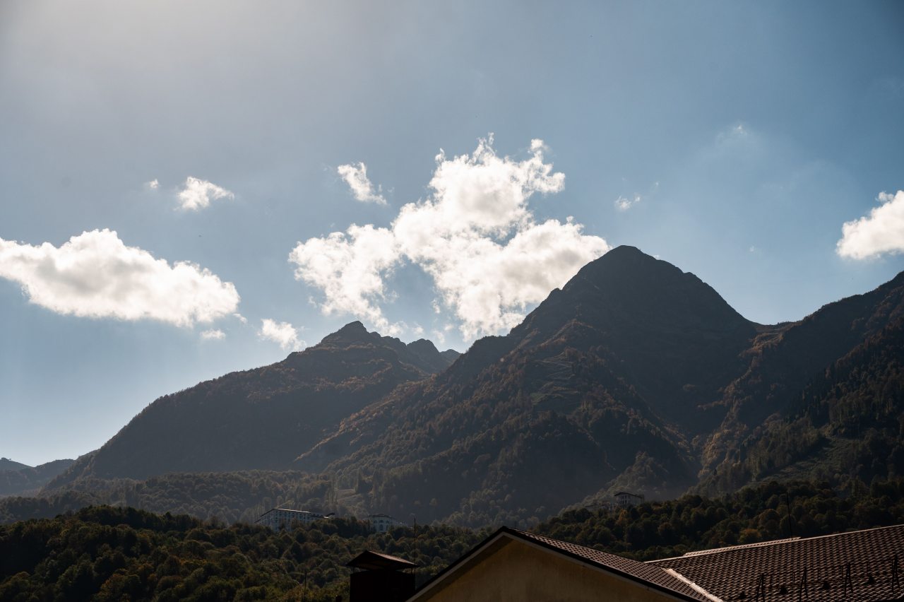 Трехместный (Вид на горы и балкон), Гостевой комплекс с баней ВВЕРХ