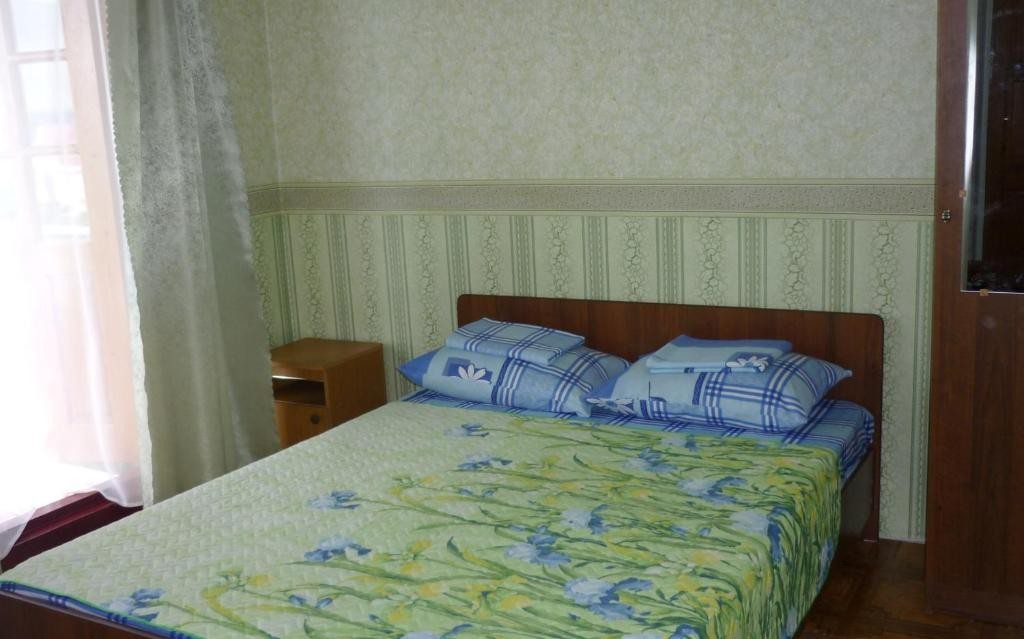 Двухместный (Бюджетный двухместный номер с 2 отдельными кроватями) гостевого дома Надежда, Лоо