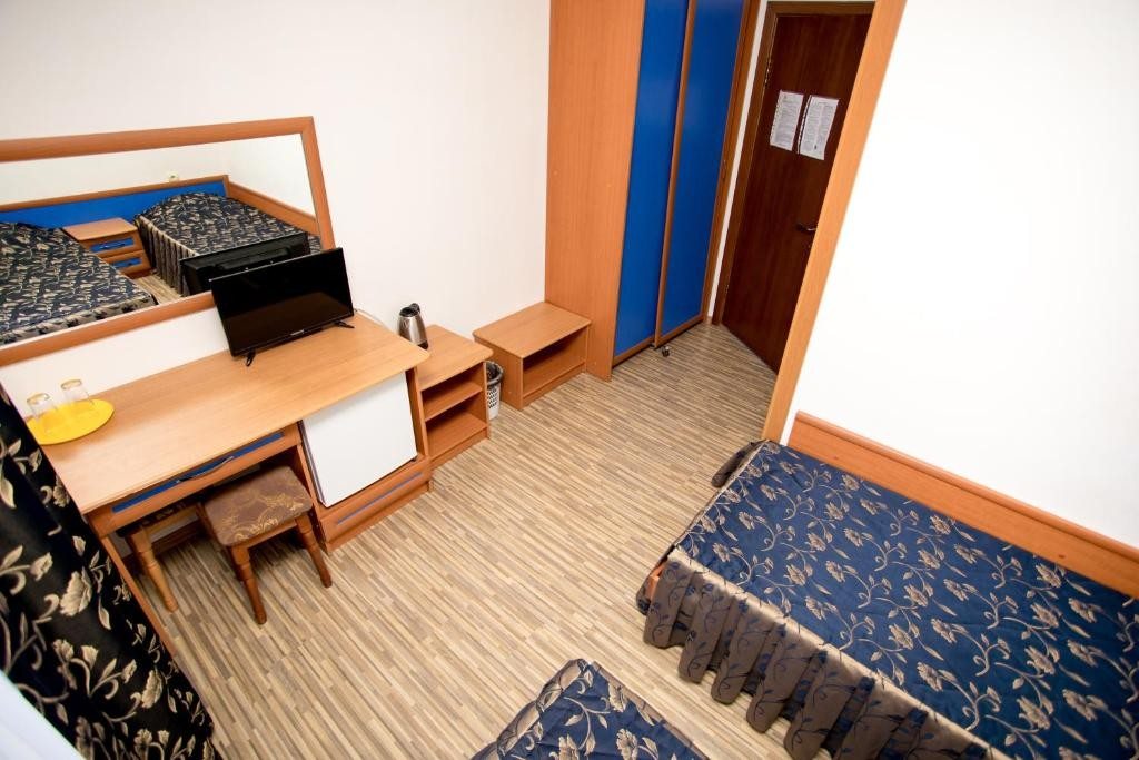 Двухместный (Улучшенный двухместный номер с 2 отдельными кроватями) отеля Ивушка, Сукко