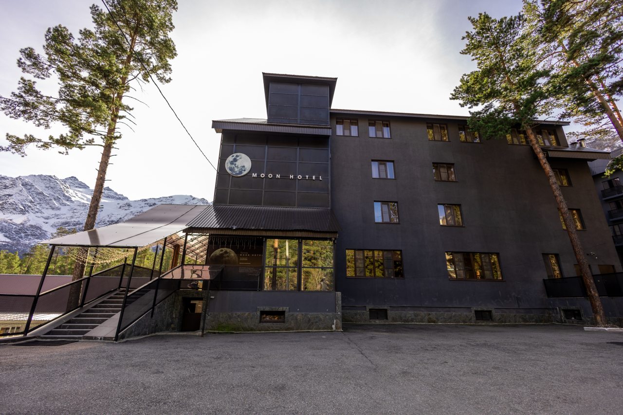 Moon Hotel, Терскол