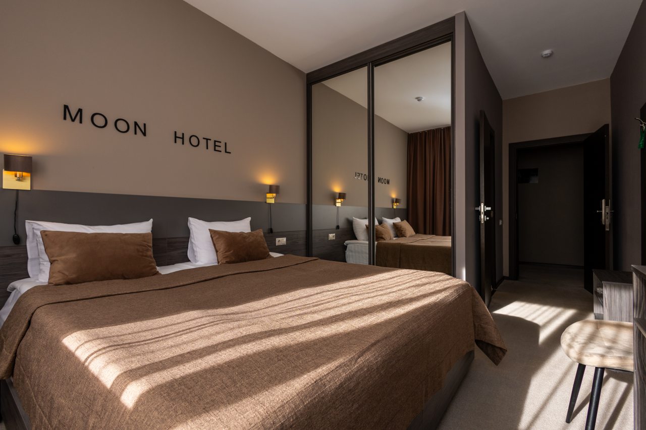 Двухместный (С 1 кроватью и балконом), Moon Hotel