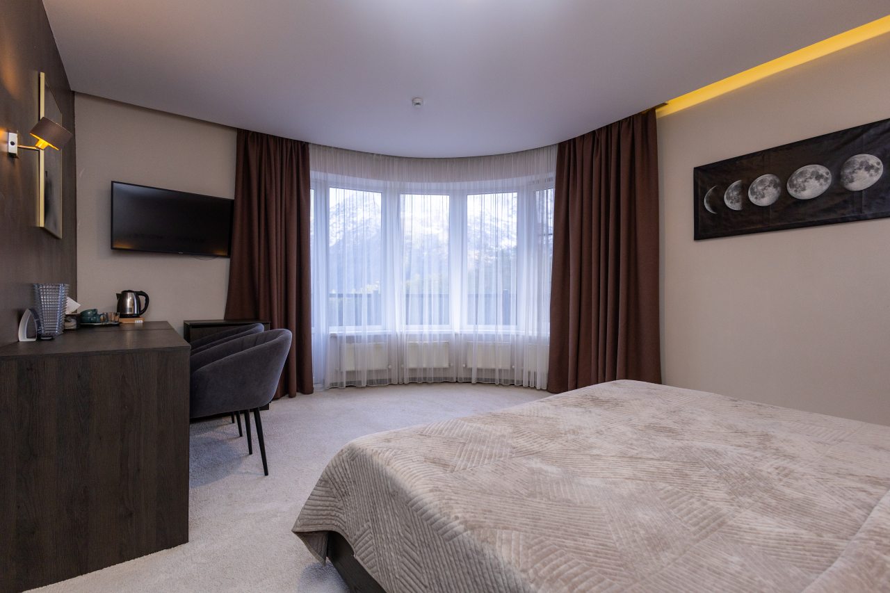 Сьюит (Полулюкс с балконом), Moon Hotel