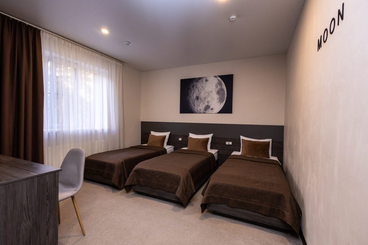 Трехместный (С видом на горы), Moon Hotel