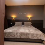 Сьюит (Люкс с кроватью размера «king-size» и балконом), Moon Hotel