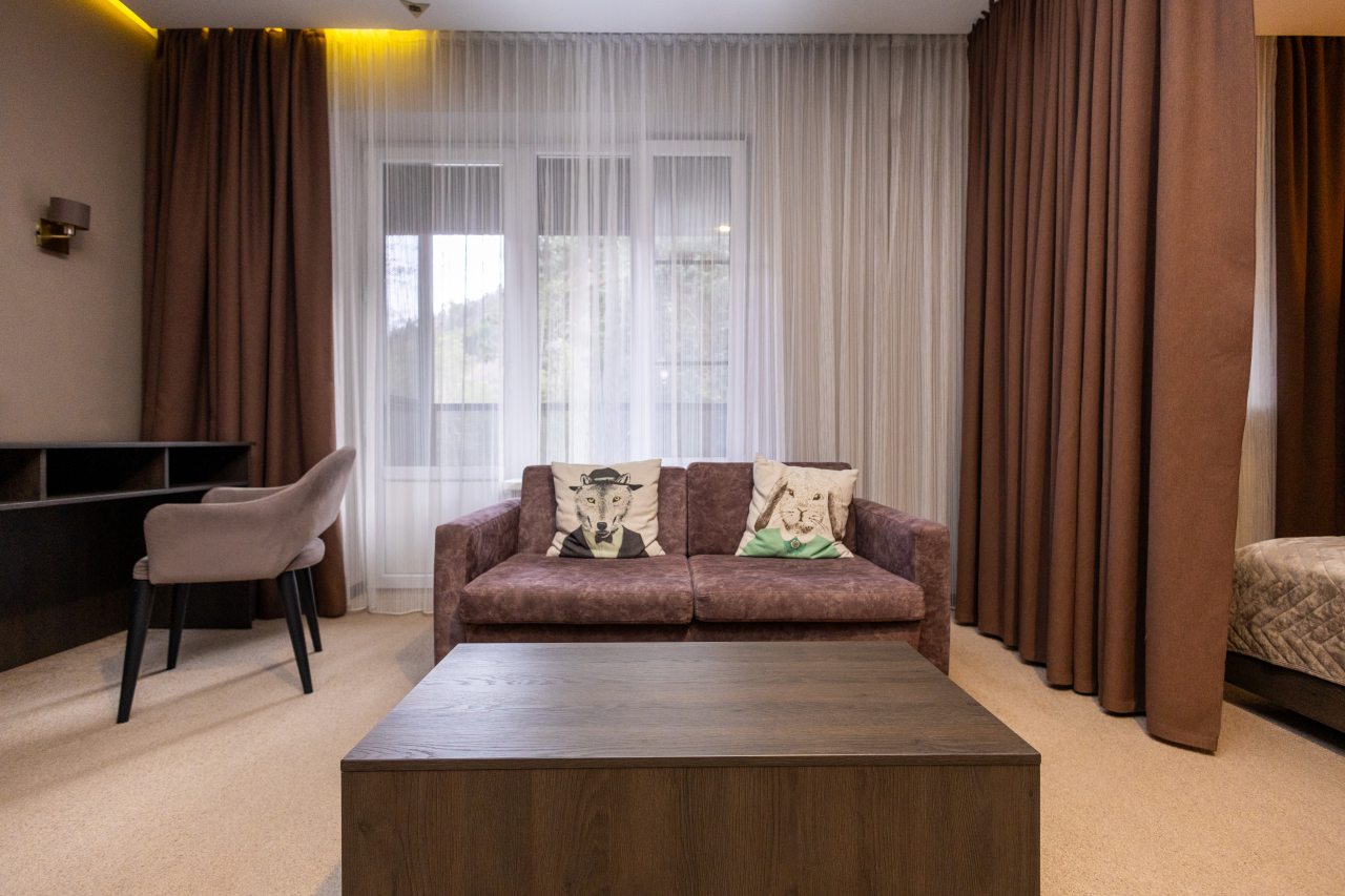 Сьюит (Люкс с кроватью размера «king-size» и балконом), Moon Hotel