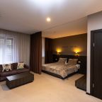 Сьюит (Люкс с кроватью размера «king-size» и балконом), Moon Hotel