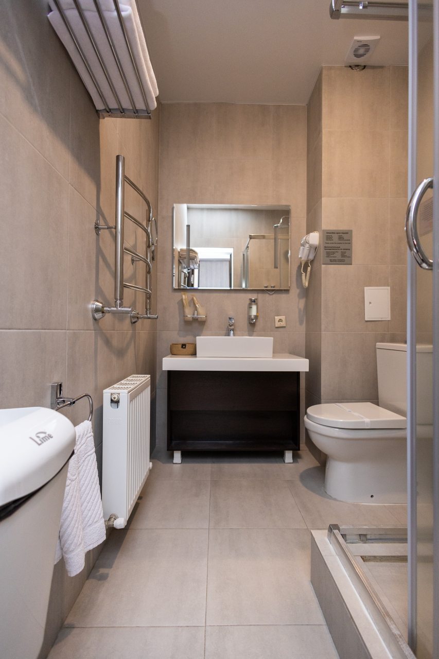 Сьюит (Люкс с кроватью размера «king-size» и балконом), Moon Hotel