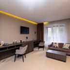 Сьюит (Люкс без балкона), Moon Hotel