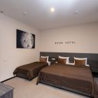 Семейный (Трехместный с одной большой и одной односпальной кроватями), Moon Hotel